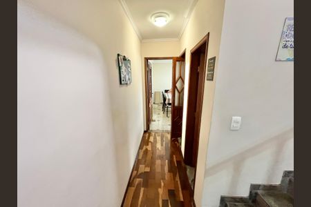 Casa à venda com 99m², 3 quartos e 2 vagasCorredor