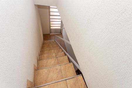 Casa para alugar com 123m², 4 quartos e 2 vagasEscada