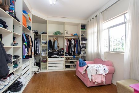 Casa à venda com 300m², 3 quartos e 2 vagas Casa à venda com 300m², 3 quartos e 2 vagasCloset do Quarto 3