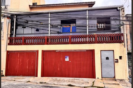 Casa à venda com 300m², 3 quartos e 2 vagas Casa à venda com 300m², 3 quartos e 2 vagasFachada