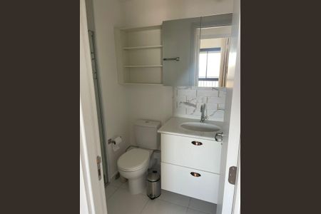Banheiro de apartamento à venda com 1 quarto, 33m² em Santo Amaro, São Paulo