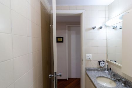 Apartamento à venda com 77m², 3 quartos e 2 vagasBanheiro Social