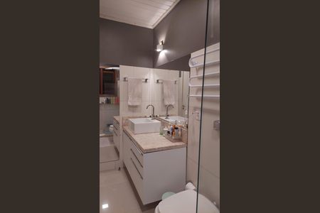 Banheiro de casa à venda com 1 quarto, 50m² em São José, Canoas