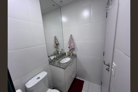 Apartamento à venda com 70m², 2 quartos e 1 vaga Apartamento à venda com 70m², 2 quartos e 1 vagaBanheiro