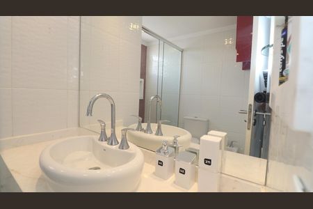 Apartamento à venda com 388m², 4 quartos e 4 vagas Apartamento à venda com 388m², 4 quartos e 4 vagasBanheiro da Suíte