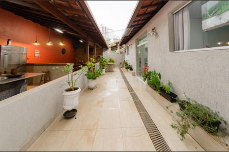 Casa à venda com 284m², 4 quartos e 4 vagasÁrea externa