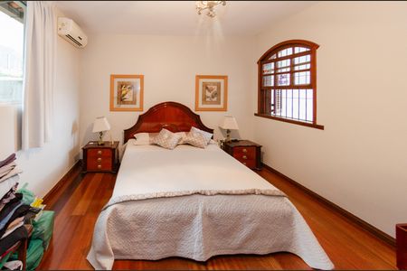 Casa à venda com 284m², 4 quartos e 4 vagasQuarto 1
