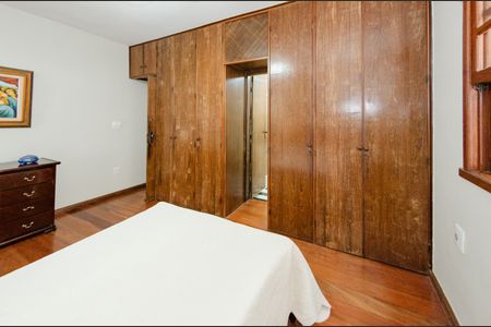 Casa à venda com 284m², 4 quartos e 4 vagasSuíte