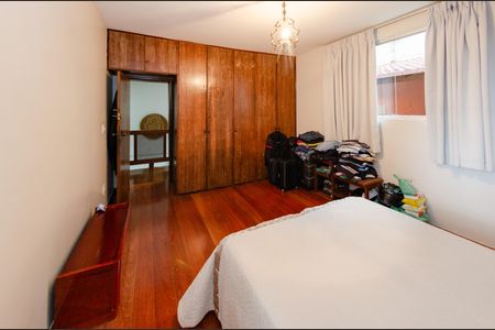Casa à venda com 284m², 4 quartos e 4 vagasQuarto 1