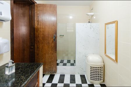Casa à venda com 284m², 4 quartos e 4 vagasBanheiro suíte