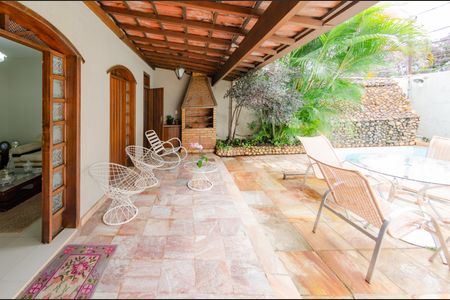 Casa à venda com 284m², 4 quartos e 4 vagasÁrea externa