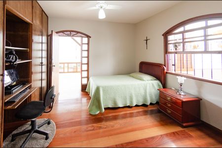 Casa à venda com 284m², 4 quartos e 4 vagasQuarto 2