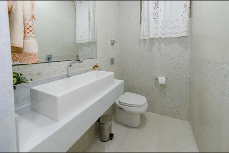 Casa à venda com 284m², 4 quartos e 4 vagasLavabo
