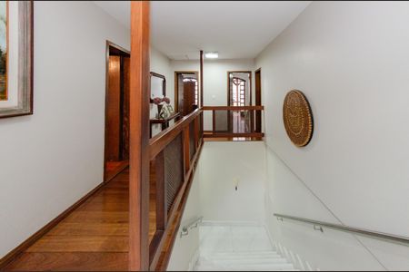 Casa à venda com 284m², 4 quartos e 4 vagasCorredor