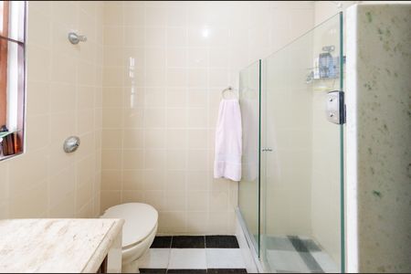 Casa à venda com 284m², 4 quartos e 4 vagasBanheiro social
