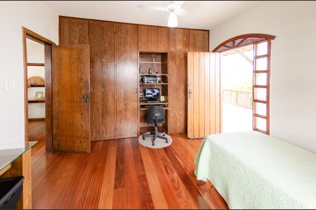 Casa à venda com 284m², 4 quartos e 4 vagasQuarto 2
