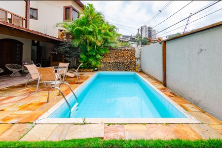 Casa à venda com 284m², 4 quartos e 4 vagasÁrea externa