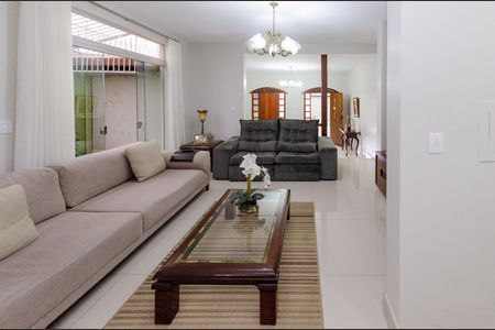 Casa à venda com 284m², 4 quartos e 4 vagasSala