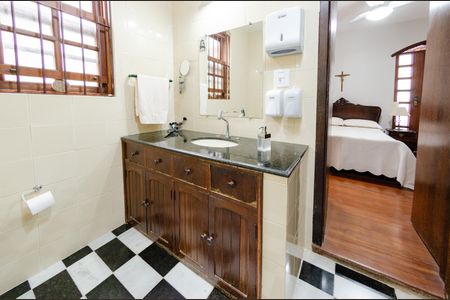 Casa à venda com 284m², 4 quartos e 4 vagasBanheiro suíte