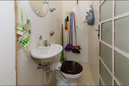 Casa à venda com 284m², 4 quartos e 4 vagasBanheiro de serviço
