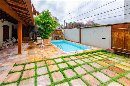 Casa à venda com 284m², 4 quartos e 4 vagasÁrea externa