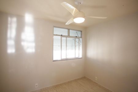 Quarto 1 de apartamento para alugar com 2 quartos, 32m² em Taquara, Rio de Janeiro