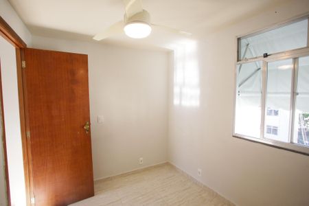 Quarto 1 de apartamento para alugar com 2 quartos, 32m² em Taquara, Rio de Janeiro