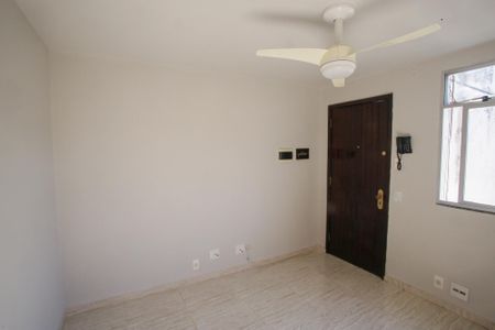 Sala de apartamento para alugar com 2 quartos, 32m² em Taquara, Rio de Janeiro