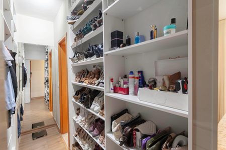 Casa à venda com 256m², 3 quartos e 4 vagasCloset da suíte