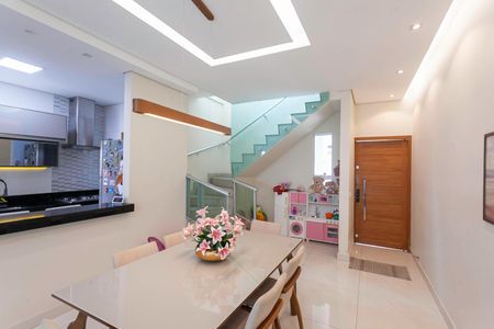 Casa à venda com 256m², 3 quartos e 4 vagasSala