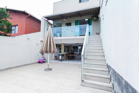 Casa à venda com 256m², 3 quartos e 4 vagasQuintal