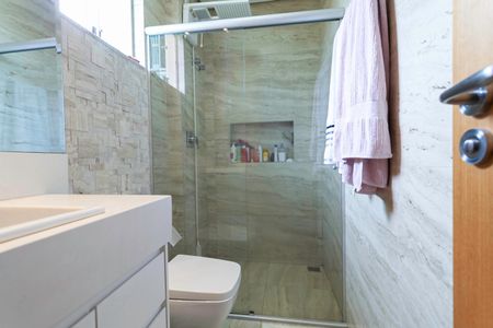 Casa à venda com 256m², 3 quartos e 4 vagasBanheiro da suíte 