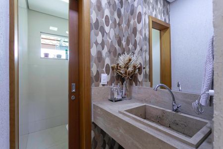 Casa à venda com 256m², 3 quartos e 4 vagasBanheiro social 2