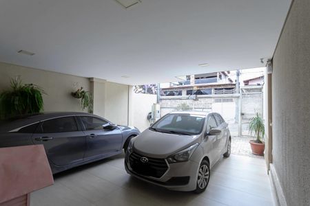 Garagem de casa à venda com 3 quartos, 256m² em  Xangrilá, Contagem