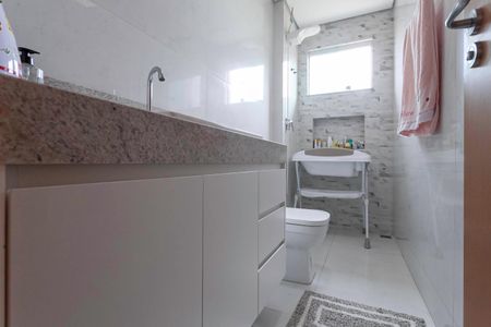 Banheiro social 1 de casa à venda com 3 quartos, 256m² em  Xangrilá, Contagem