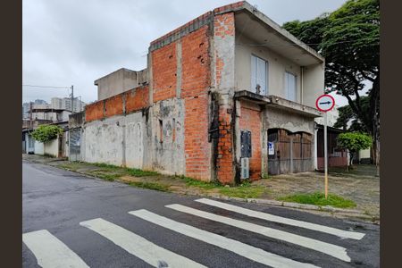Casa à venda com 180m², 3 quartos e 2 vagas Casa à venda com 180m², 3 quartos e 2 vagasFachada