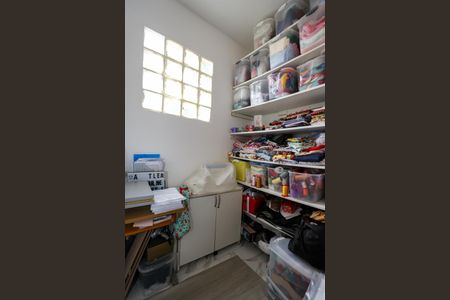 Casa à venda com 180m², 3 quartos e 2 vagas Casa à venda com 180m², 3 quartos e 2 vagasEscritório