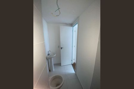Banheiro de apartamento para alugar com 1 quarto, 27m² em Vila Ida, São Paulo