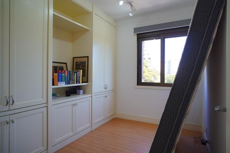 Quarto 1 de apartamento à venda com 2 quartos, 80m² em Moinhos de Vento, Porto Alegre