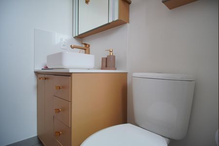 Banheiro da Suíte de apartamento à venda com 3 quartos, 71m² em Jardim do Salso, Porto Alegre