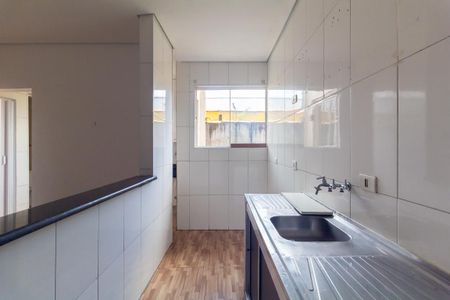 Cozinha de apartamento para alugar com 1 quarto, 40m² em Vila Erna, São Paulo