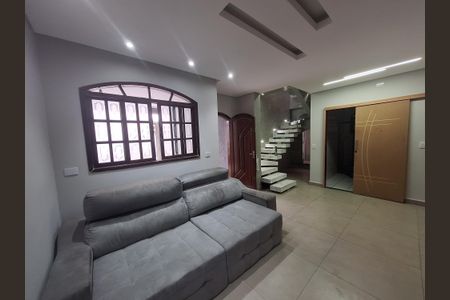 Casa para alugar com 4 quartos, 212m² em Parque Maria Helena, Suzano