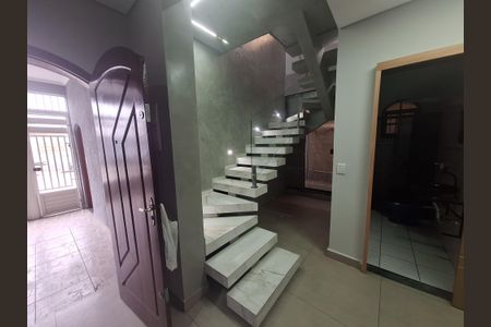 Casa para alugar com 4 quartos, 212m² em Parque Maria Helena, Suzano