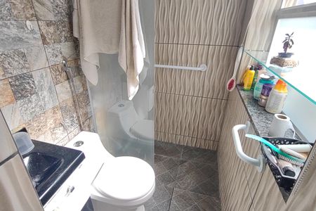 Casa à venda com 165m², 3 quartos e 2 vagasBanheiro da Suíte 2