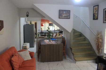 Casa à venda com 165m², 3 quartos e 2 vagasSala