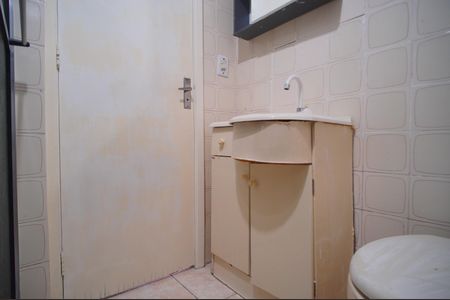 Banheiro de kitnet/studio para alugar com 1 quarto, 35m² em Centro, São Leopoldo