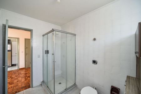 Banheiro de apartamento para alugar com 1 quarto, 43m² em Passo D’areia, Porto Alegre