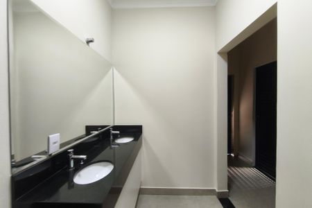 Casa para alugar com 186m², 3 quartos e 2 vagasSalão - Banheiro