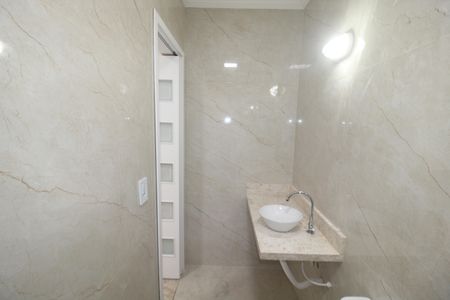 Casa de condomínio à venda com 110m², 3 quartos e 3 vagasBanheiro 2