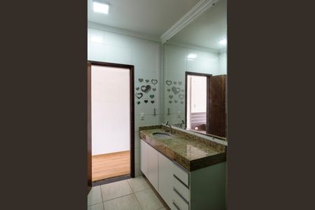 Banheiro de apartamento para alugar com 1 quarto, 60m² em Jardim Santa Edwirges, Guarulhos